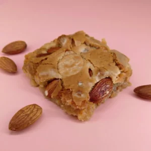Blondie Signature Individuel au chocolat blanc et amandes grillées au sel