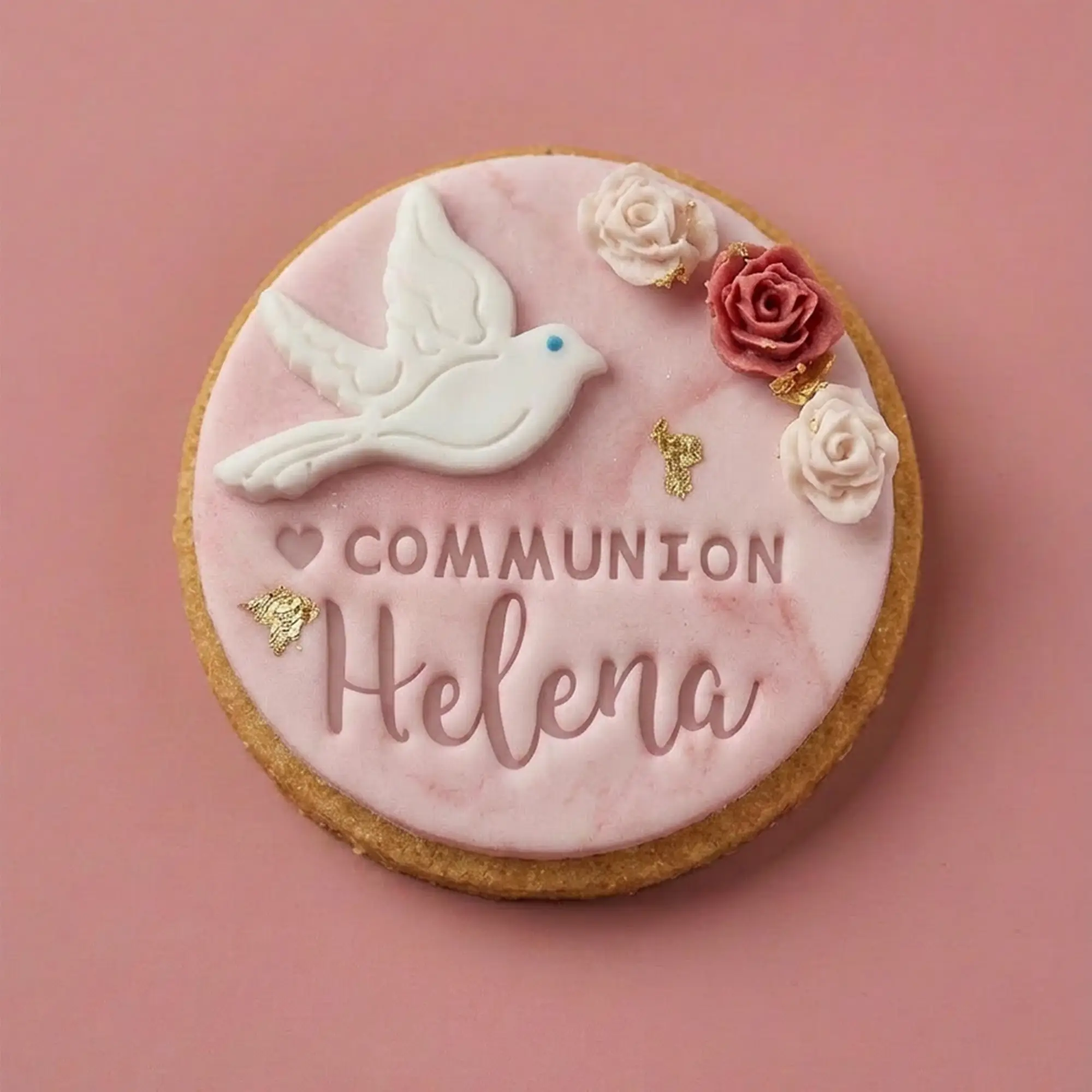 Sablé personnalisé pour une communion avec des décorations en pâte à sucre